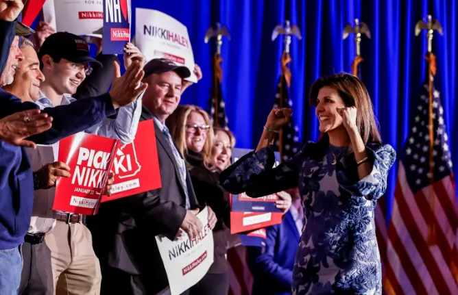 Ông Trump dẫn đầu trong cuộc bầu cử sơ bộ ở bang New Hampshire - Ảnh 2. Ông Trump dẫn đầu trong cuộc bầu cử sơ bộ ở bang New Hampshire - Ảnh 2.