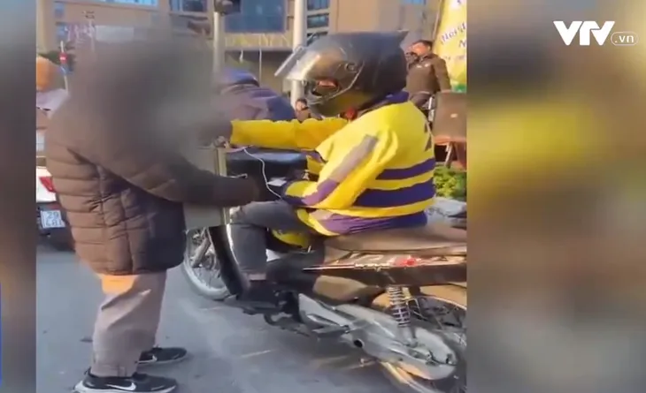 Hà Nội kiên quyết không để tình trạng người lang thang ăn xin - Ảnh 1. Hà Nội kiên quyết không để tình trạng người lang thang ăn xin - Ảnh 1.