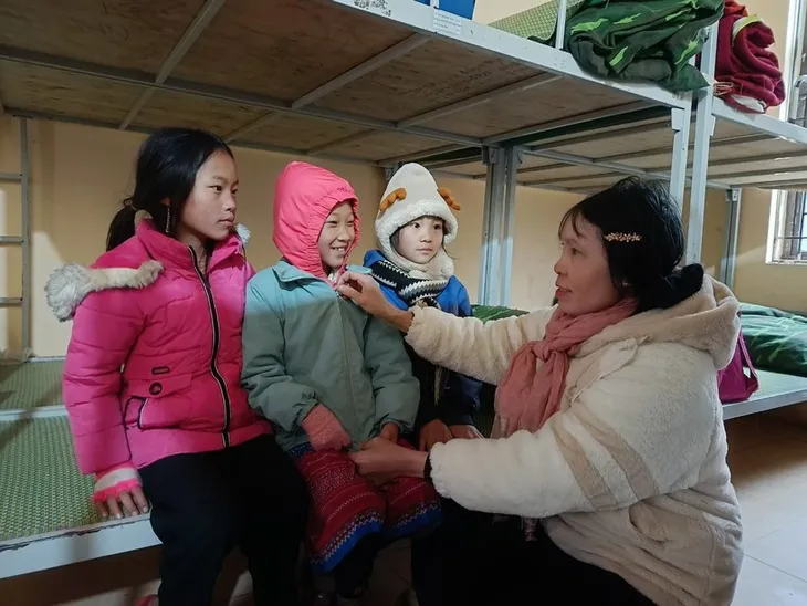 Hà Nội lạnh quanh 10 độ C, phụ huynh nhận thông báo có thể cho con đến trường - Ảnh 3. Hà Nội lạnh quanh 10 độ C, phụ huynh nhận thông báo có thể cho con đến trường - Ảnh 3.