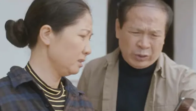 Gặp em ngày nắng - Tập 1: Huy thuê Phương làm bạn gái ra mắt bạn bè - Ảnh 3. Gặp em ngày nắng - Tập 1: Huy thuê Phương làm bạn gái ra mắt bạn bè - Ảnh 3.
