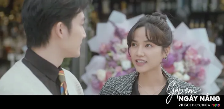 Gặp em ngày nắng - Tập 1: Huy thuê Phương làm bạn gái ra mắt bạn bè - Ảnh 5. Gặp em ngày nắng - Tập 1: Huy thuê Phương làm bạn gái ra mắt bạn bè - Ảnh 5.