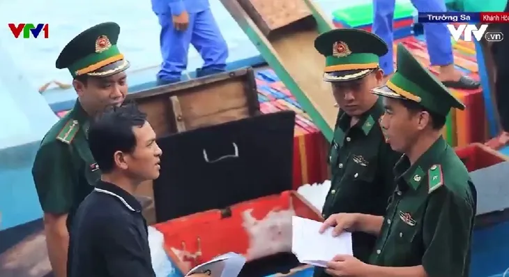 Trường Sa - Điểm tựa cho ngư dân bám biển - Ảnh 1. Trường Sa - Điểm tựa cho ngư dân bám biển - Ảnh 1.