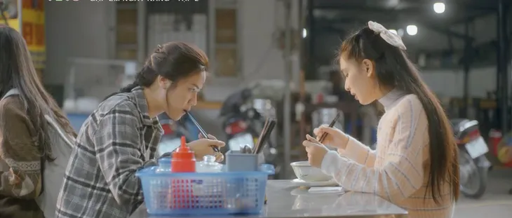 Gặp em ngày nắng - Tập 2: Phương gọi Huy là đạo đức giả, từ chối tiếp tục đóng vai người yêu - Ảnh 15. Gặp em ngày nắng - Tập 2: Phương gọi Huy là đạo đức giả, từ chối tiếp tục đóng vai người yêu - Ảnh 15.