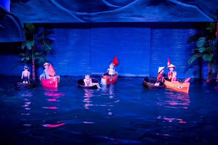 Khán giả nhí hào hứng với vở rối nước về đề tài biển đảo - Ảnh 3. Khán giả nhí hào hứng với vở rối nước về đề tài biển đảo - Ảnh 3.