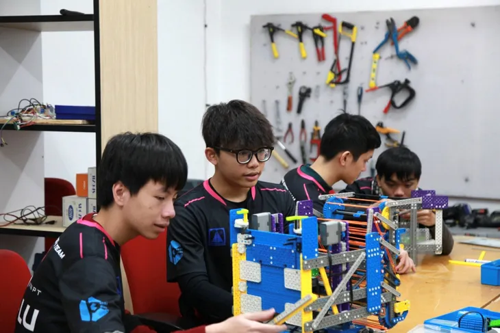 Học sinh Hà Nội sẽ tham gia Giải vô địch về robot lớn nhất thế giới - Ảnh 1. Học sinh Hà Nội sẽ tham gia Giải vô địch về robot lớn nhất thế giới - Ảnh 1.