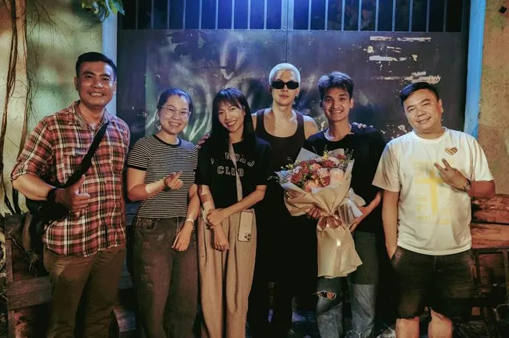 “Cặp bài trùng trăm tỷ” Mạc Văn Khoa - Anh Tú hứa hẹn càn quét phòng vé Tết 2024 - Ảnh 3. “Cặp bài trùng trăm tỷ” Mạc Văn Khoa - Anh Tú hứa hẹn càn quét phòng vé Tết 2024 - Ảnh 3.