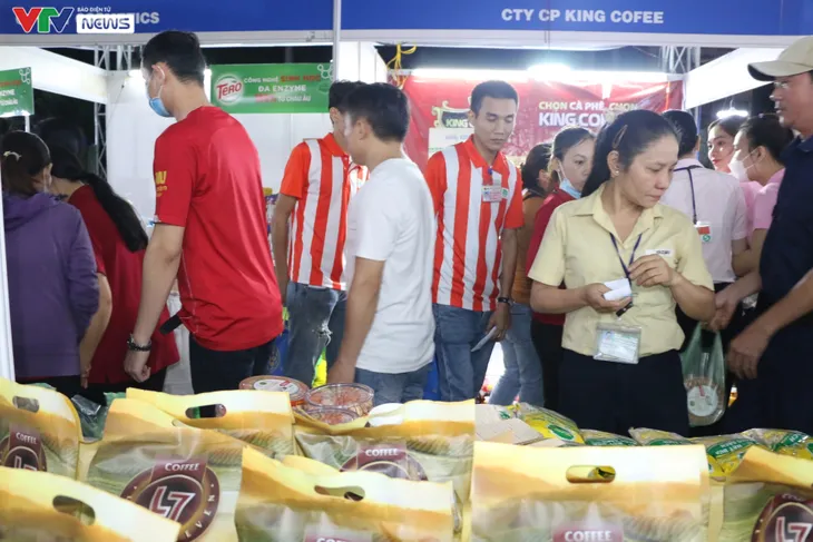 Bình Dương: 50 gian hàng ưu đãi phục vụ công nhân lao động sắm Tết - Ảnh 3. Bình Dương: 50 gian hàng ưu đãi phục vụ công nhân lao động sắm Tết - Ảnh 3.