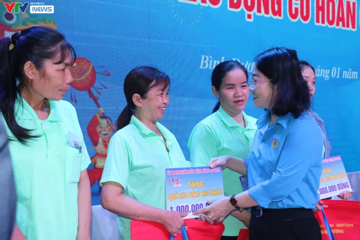 Bình Dương: 50 gian hàng ưu đãi phục vụ công nhân lao động sắm Tết - Ảnh 5. Bình Dương: 50 gian hàng ưu đãi phục vụ công nhân lao động sắm Tết - Ảnh 5.