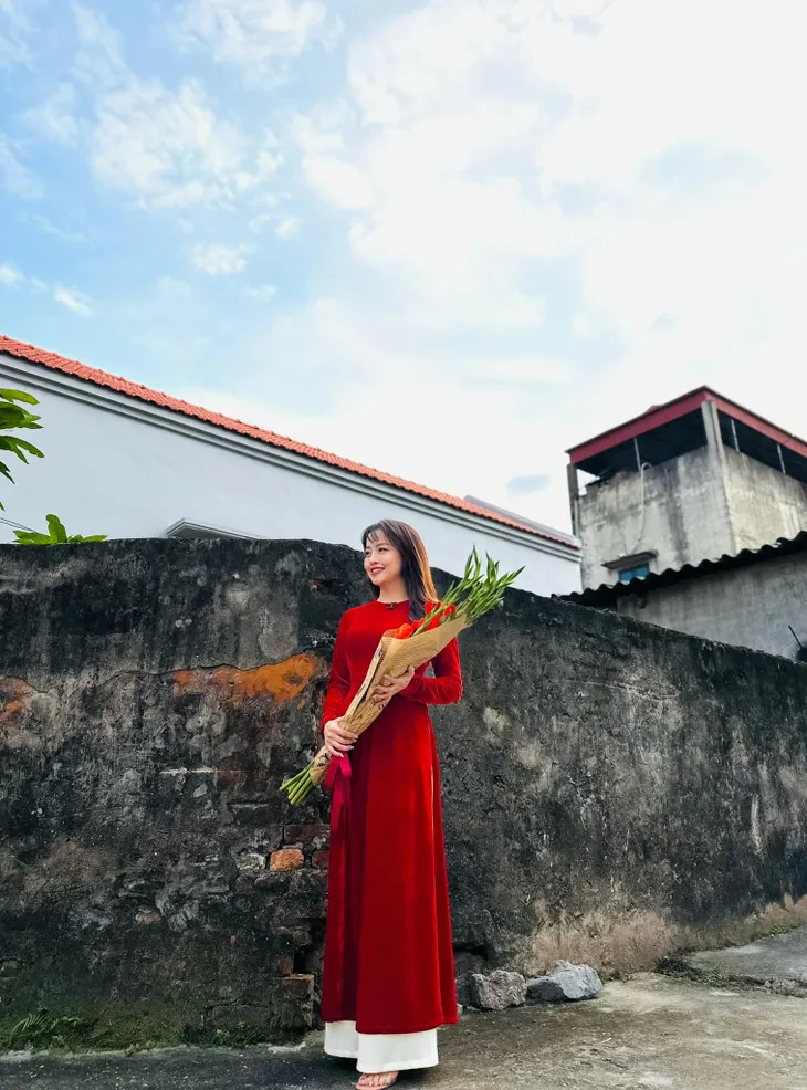 BTV Minh Hằng đem không khí Tết đến Trạm yêu thương - Ảnh 4. BTV Minh Hằng đem không khí Tết đến Trạm yêu thương - Ảnh 4.