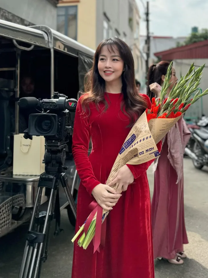 BTV Minh Hằng đem không khí Tết đến Trạm yêu thương - Ảnh 2. BTV Minh Hằng đem không khí Tết đến Trạm yêu thương - Ảnh 2.