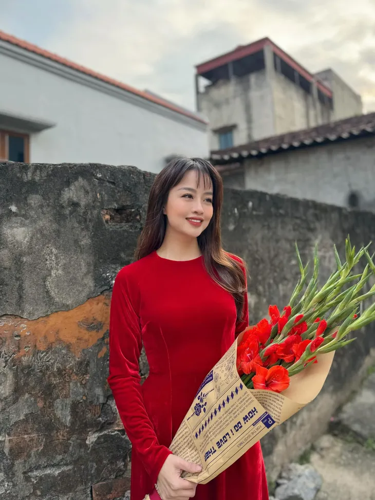 BTV Minh Hằng đem không khí Tết đến Trạm yêu thương - Ảnh 3. BTV Minh Hằng đem không khí Tết đến Trạm yêu thương - Ảnh 3.