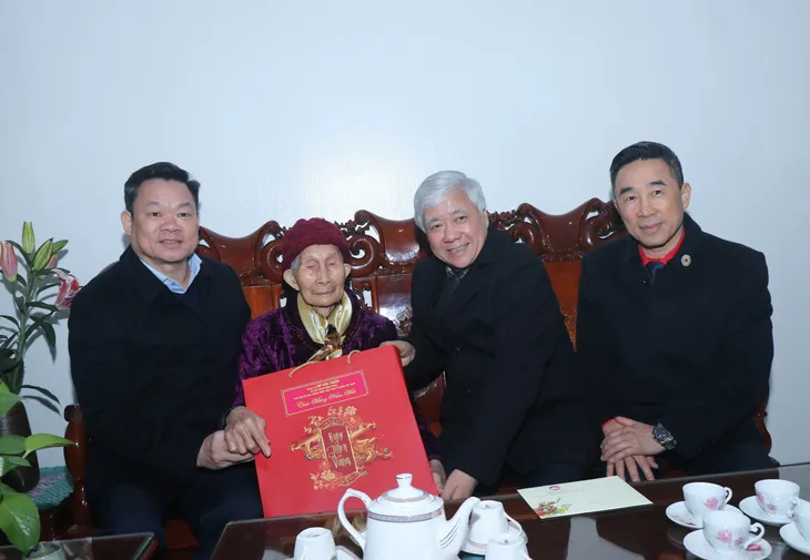 Nhiều hoạt động chăm lo cho công nhân lao động, nhân dân đón Tết - Ảnh 3. Nhiều hoạt động chăm lo cho công nhân lao động, nhân dân đón Tết - Ảnh 3.