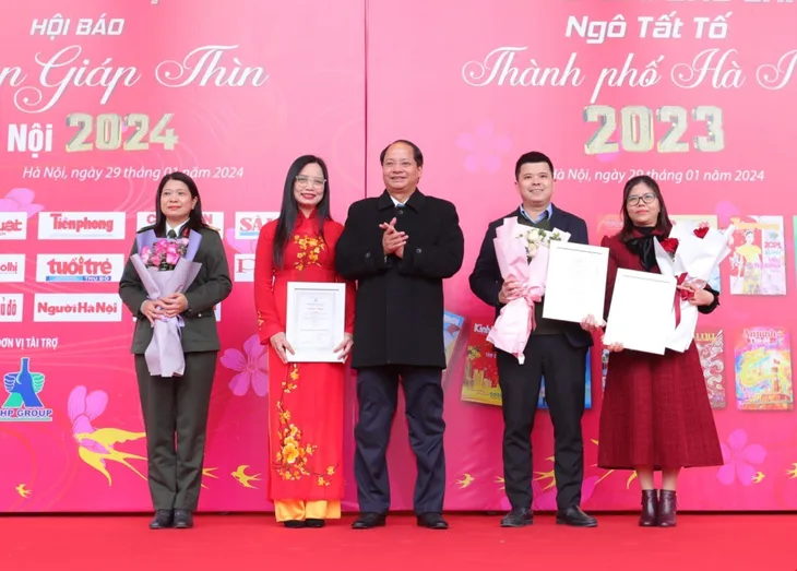 Khai mạc Hội báo Xuân Giáp Thìn 2024 - Ảnh 2. Khai mạc Hội báo Xuân Giáp Thìn 2024 - Ảnh 2.