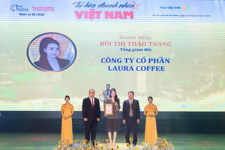 Laura Coffee của ca sĩ Nhật Kim Anh - Thương hiệu uy tín Việt Nam 2023 - Ảnh 3. Laura Coffee của ca sĩ Nhật Kim Anh - Thương hiệu uy tín Việt Nam 2023 - Ảnh 3.