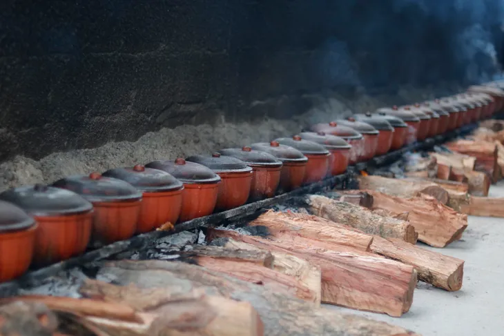 Hà Nam: Cá kho làng Vũ Đại rực lửa đón Tết - Ảnh 2. Hà Nam: Cá kho làng Vũ Đại rực lửa đón Tết - Ảnh 2.