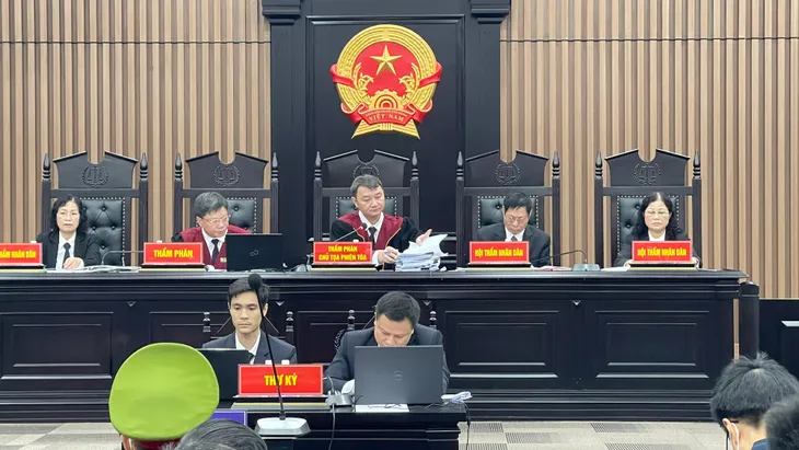 Xét xử vụ Việt Á: Dẫn giải ông Chu Ngọc Anh và ông Nguyễn Thanh Long đến tòa - Ảnh 5.