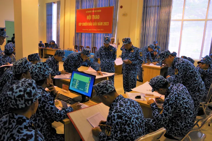 Tròn 10 năm hạ thủy tàu ngầm cấp chiến dịch đầu tiên của Hải quân nhân dân Việt Nam - Ảnh 3. Tròn 10 năm hạ thủy tàu ngầm cấp chiến dịch đầu tiên của Hải quân nhân dân Việt Nam - Ảnh 3.