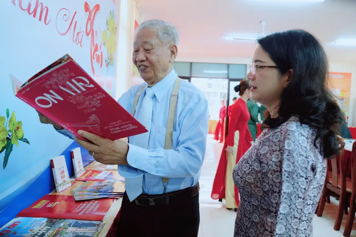 Ấn phẩm VTV ON AIR tham gia Hội Báo Xuân Bà Rịa - Vũng Tàu năm 2024 - Ảnh 1. Ấn phẩm VTV ON AIR tham gia Hội Báo Xuân Bà Rịa - Vũng Tàu năm 2024 - Ảnh 1.