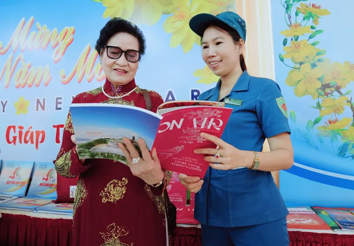 Ấn phẩm VTV ON AIR tham gia Hội Báo Xuân Bà Rịa - Vũng Tàu năm 2024 - Ảnh 3. Ấn phẩm VTV ON AIR tham gia Hội Báo Xuân Bà Rịa - Vũng Tàu năm 2024 - Ảnh 3.