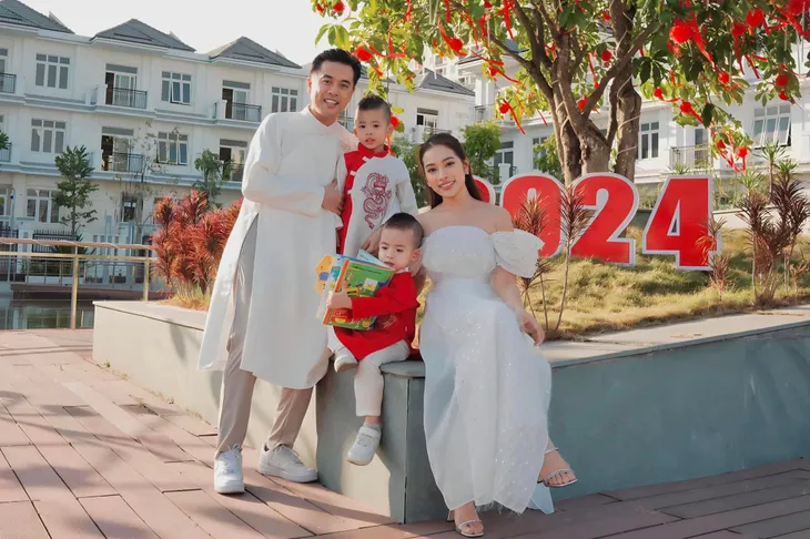 Nhiều nghệ sĩ ra sản phẩm Tết, tình nhân màn ảnh Tăng Thanh Hà - Lương Mạnh Hải hội ngộ - Ảnh 6. Nhiều nghệ sĩ ra sản phẩm Tết, tình nhân màn ảnh Tăng Thanh Hà - Lương Mạnh Hải hội ngộ - Ảnh 6.