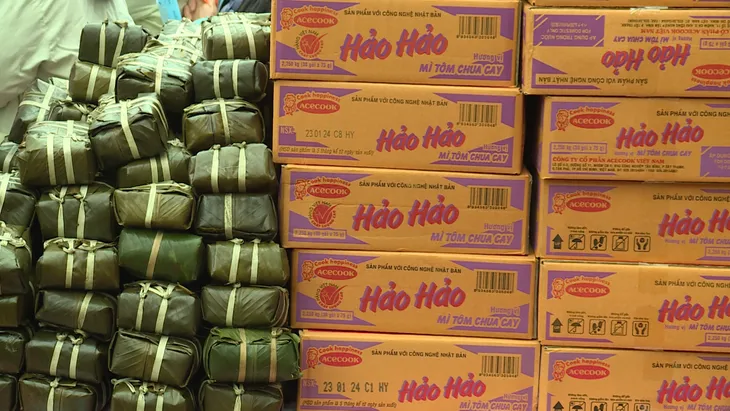 Phiên chợ Tết 0 đồng cho bệnh nhân ở Hà Nội - Ảnh 4.