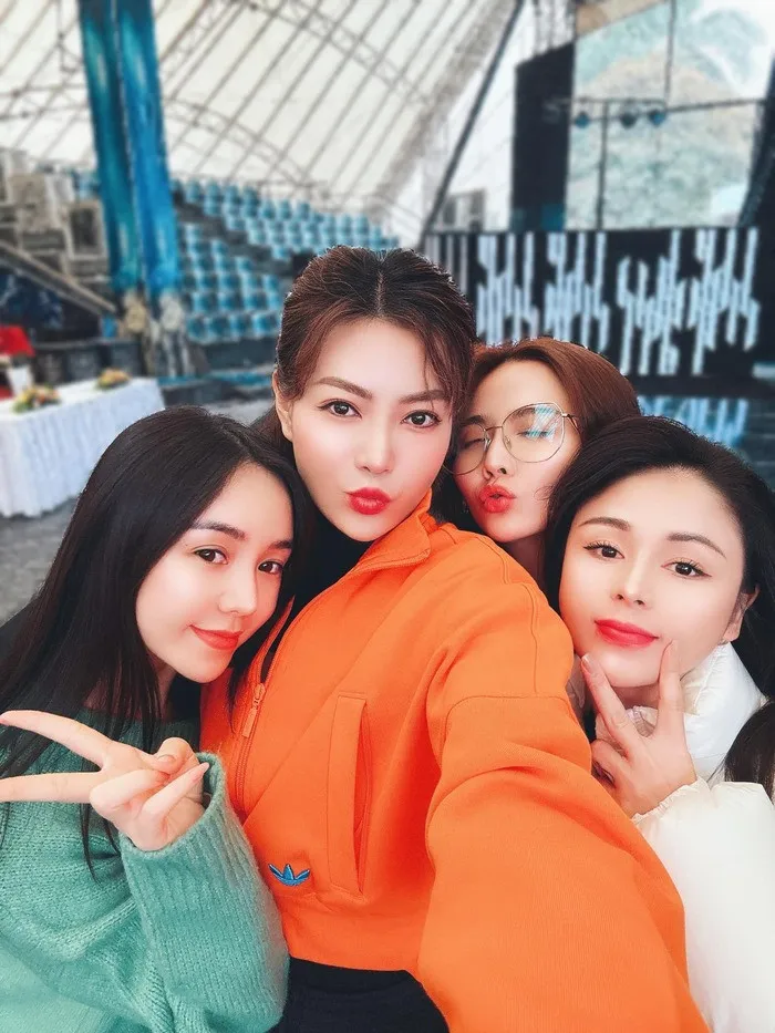 Nhiều nghệ sĩ ra sản phẩm Tết, tình nhân màn ảnh Tăng Thanh Hà - Lương Mạnh Hải hội ngộ - Ảnh 9. Nhiều nghệ sĩ ra sản phẩm Tết, tình nhân màn ảnh Tăng Thanh Hà - Lương Mạnh Hải hội ngộ - Ảnh 9.