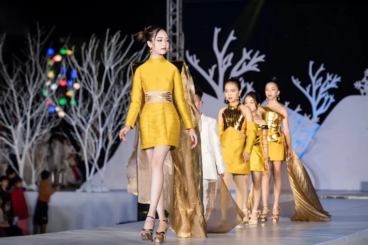 Đạo diễn Phương Anh Đinh ghi dấu ấn sáng tạo trong 9 FASHION SHOW mùa 2 - Ảnh 2. Đạo diễn Phương Anh Đinh ghi dấu ấn sáng tạo trong 9 FASHION SHOW mùa 2 - Ảnh 2.