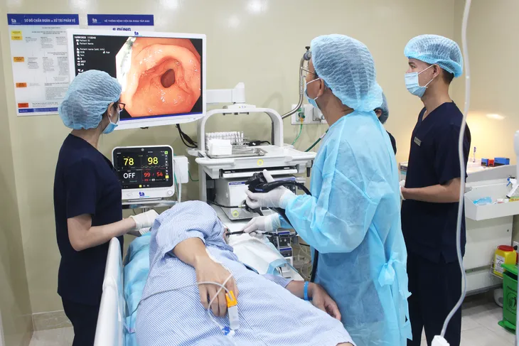 Ung thư dạ dày giai đoạn sớm có thể điều trị triệt căn - Ảnh 1. Ung thư dạ dày giai đoạn sớm có thể điều trị triệt căn - Ảnh 1.
