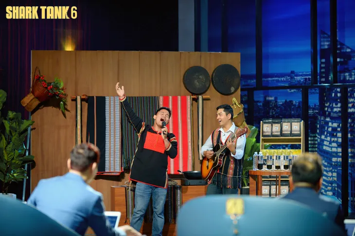 Shark Tank - Tập 14: Chàng trai Ê Đê thu về chục tỷ sau hơn 1 năm bán cà phê rang - Ảnh 2. Shark Tank - Tập 14: Chàng trai Ê Đê thu về chục tỷ sau hơn 1 năm bán cà phê rang - Ảnh 2.