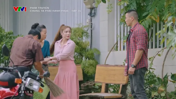 Chúng ta phải hạnh phúc - Tập 35: Lê tồ chính thức yêu người đàn ông đã có gia đình - Ảnh 5. Chúng ta phải hạnh phúc - Tập 35: Lê tồ chính thức yêu người đàn ông đã có gia đình - Ảnh 5.