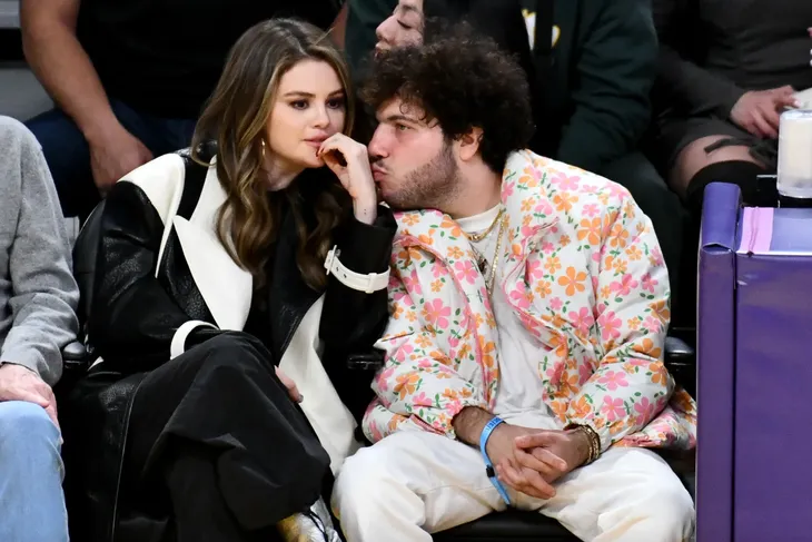 Selena Gomez công khai tình tứ với bạn trai mới - Ảnh 2. Selena Gomez công khai tình tứ với bạn trai mới - Ảnh 2.