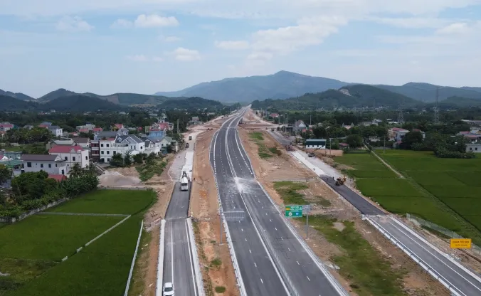 Kết nối các tuyến cao tốc thúc đẩy phát triển kinh tế - xã hội - Ảnh 1. Kết nối các tuyến cao tốc thúc đẩy phát triển kinh tế - xã hội - Ảnh 1.