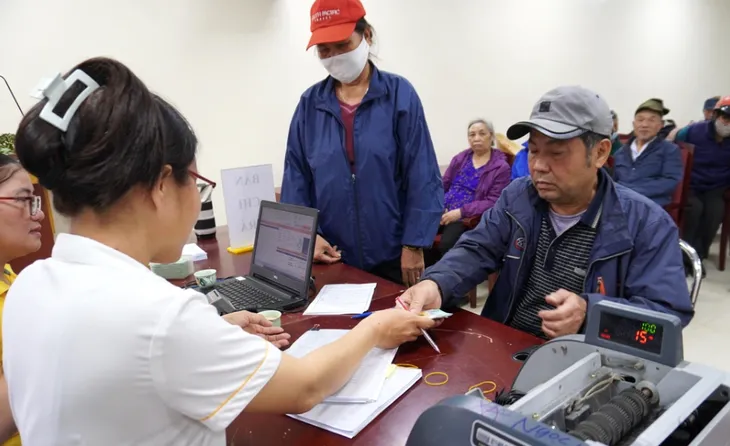 Nghỉ hưu sớm nhưng không bị trừ lương hưu 2%/năm trong trường hợp nào? - Ảnh 1. Nghỉ hưu sớm nhưng không bị trừ lương hưu 2%/năm trong trường hợp nào? - Ảnh 1.