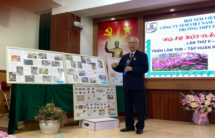 Ngày hội Văn hóa tem tiếp thêm tình yêu đất nước cho học sinh Hà Nội - Ảnh 2. Ngày hội Văn hóa tem tiếp thêm tình yêu đất nước cho học sinh Hà Nội - Ảnh 2.