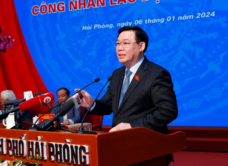 Chủ tịch Quốc hội Vương Đình Huệ tiếp xúc cử tri là công nhân, người lao động thành phố Hải Phòng - Ảnh 1. Chủ tịch Quốc hội Vương Đình Huệ tiếp xúc cử tri là công nhân, người lao động thành phố Hải Phòng - Ảnh 1.