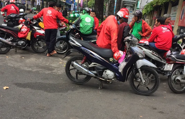 “Cuộc chiến quán nhậu” giữa các hãng gọi xe công nghệ - Ảnh 1. “Cuộc chiến quán nhậu” giữa các hãng gọi xe công nghệ - Ảnh 1.