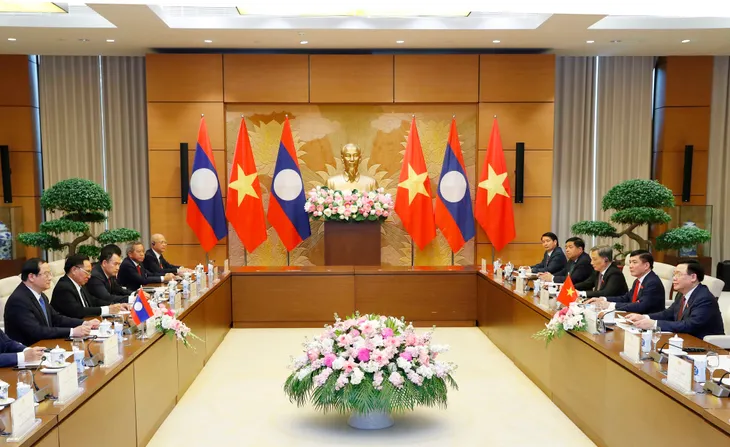 Chủ tịch Quốc hội Vương Đình Huệ hội kiến Thủ tướng Lào - Ảnh 1. Chủ tịch Quốc hội Vương Đình Huệ hội kiến Thủ tướng Lào - Ảnh 1.