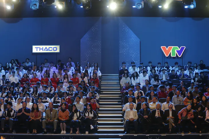 Vẻ điềm tĩnh của nam sinh đầu tiên lọt Chung kết Olympia năm 2024 - Ảnh 2. Vẻ điềm tĩnh của nam sinh đầu tiên lọt Chung kết Olympia năm 2024 - Ảnh 2.