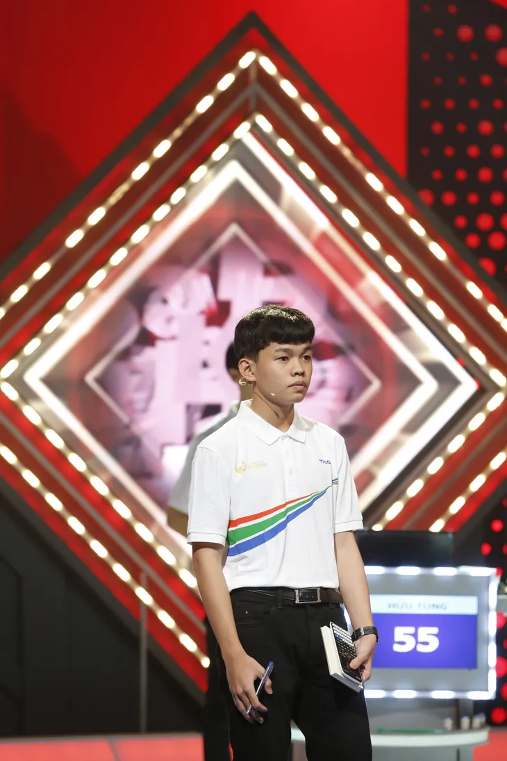 Vẻ điềm tĩnh của nam sinh đầu tiên lọt Chung kết Olympia năm 2024 - Ảnh 10. Vẻ điềm tĩnh của nam sinh đầu tiên lọt Chung kết Olympia năm 2024 - Ảnh 10.