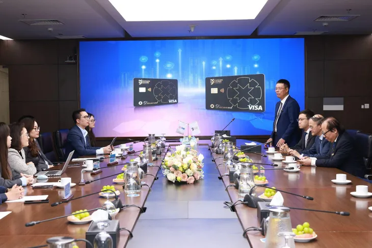 Ngân hàng MBBANK bắt tay với eVIPcare ra mắt dòng thẻ đen quyền lực tại Việt Nam - Ảnh 2. Ngân hàng MBBANK bắt tay với eVIPcare ra mắt dòng thẻ đen quyền lực tại Việt Nam - Ảnh 2.