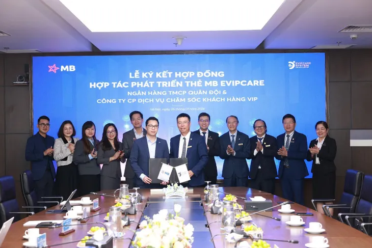 Ngân hàng MBBANK bắt tay với eVIPcare ra mắt dòng thẻ đen quyền lực tại Việt Nam - Ảnh 1. Ngân hàng MBBANK bắt tay với eVIPcare ra mắt dòng thẻ đen quyền lực tại Việt Nam - Ảnh 1.