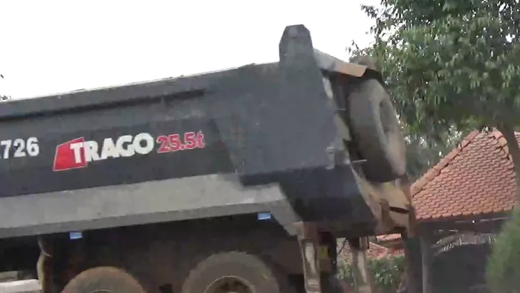 Bà Rịa - Vũng Tàu: Xuất hiện một số xe benz có dấu hiệu cơi nới thùng chở quá tải - Ảnh 4. Bà Rịa - Vũng Tàu: Xuất hiện một số xe benz có dấu hiệu cơi nới thùng chở quá tải - Ảnh 4.