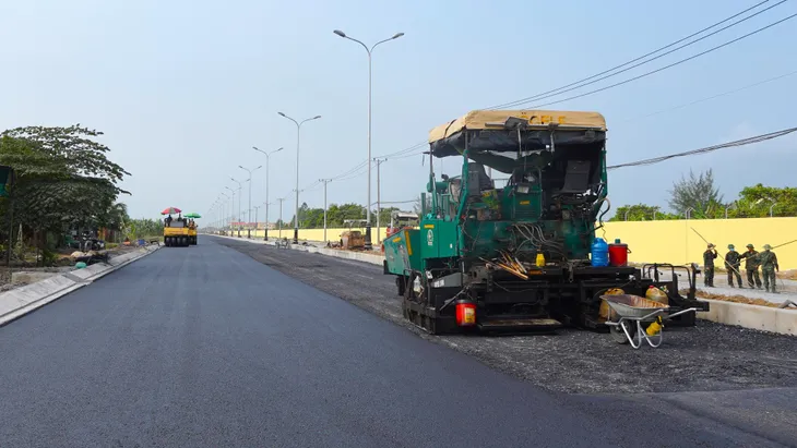 Người dân Cần Thơ vui mừng khi đường vành đai sân bay sắp thông xe - Ảnh 4. Người dân Cần Thơ vui mừng khi đường vành đai sân bay sắp thông xe - Ảnh 4.