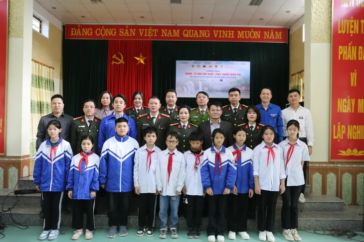 Mang yêu thương đến với những hoàn cảnh khó khăn tại Cao Bằng - Ảnh 3. Mang yêu thương đến với những hoàn cảnh khó khăn tại Cao Bằng - Ảnh 3.