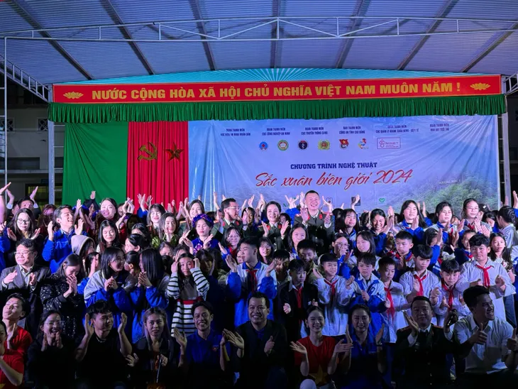Mang yêu thương đến với những hoàn cảnh khó khăn tại Cao Bằng - Ảnh 5. Mang yêu thương đến với những hoàn cảnh khó khăn tại Cao Bằng - Ảnh 5.