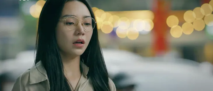 Chúng ta của 8 năm sau - Tập 28: Nguyệt chết lặng biết Tùng phản bội từ quá khứ đến hiện tại - Ảnh 23.