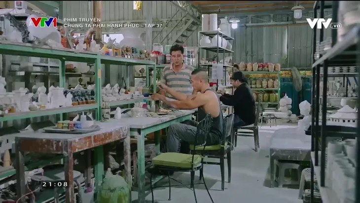 Chúng ta phải hạnh phúc - Tập 37: Đưa Hoài về nhà, Lê lại bị chinh phục lần nữa - Ảnh 1. Chúng ta phải hạnh phúc - Tập 37: Đưa Hoài về nhà, Lê lại bị chinh phục lần nữa - Ảnh 1.