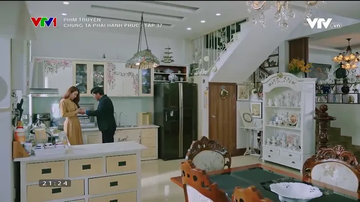 Chúng ta phải hạnh phúc - Tập 37: Đưa Hoài về nhà, Lê lại bị chinh phục lần nữa - Ảnh 8. Chúng ta phải hạnh phúc - Tập 37: Đưa Hoài về nhà, Lê lại bị chinh phục lần nữa - Ảnh 8.