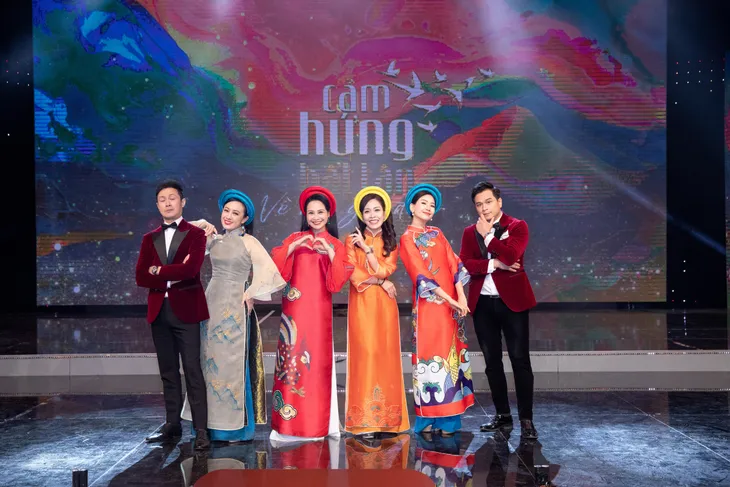 Hậu trường ít người thấy của dàn MC Cảm hứng bất tận 2024 - Ảnh 3. Hậu trường ít người thấy của dàn MC Cảm hứng bất tận 2024 - Ảnh 3.