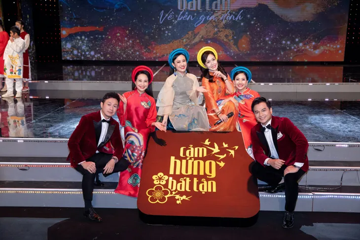 Hậu trường ít người thấy của dàn MC Cảm hứng bất tận 2024 - Ảnh 2. Hậu trường ít người thấy của dàn MC Cảm hứng bất tận 2024 - Ảnh 2.
